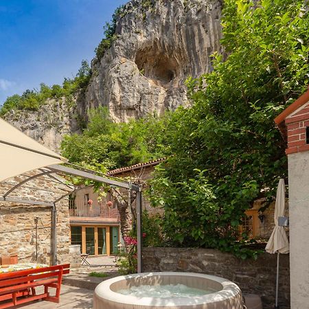 Appartamento Under The Rock House In Osp With Hot Tub Esterno foto