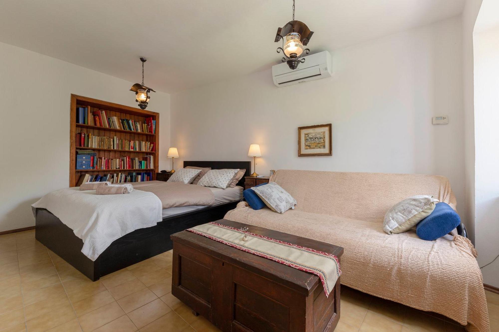 Appartamento Under The Rock House In Osp With Hot Tub Esterno foto