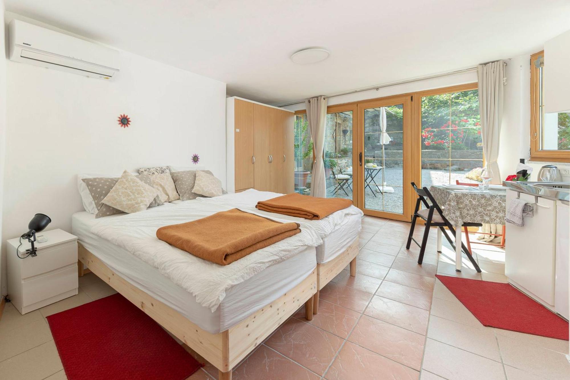 Appartamento Under The Rock House In Osp With Hot Tub Esterno foto
